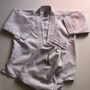 Unisex karate uniform (fits 3-4 year olds)